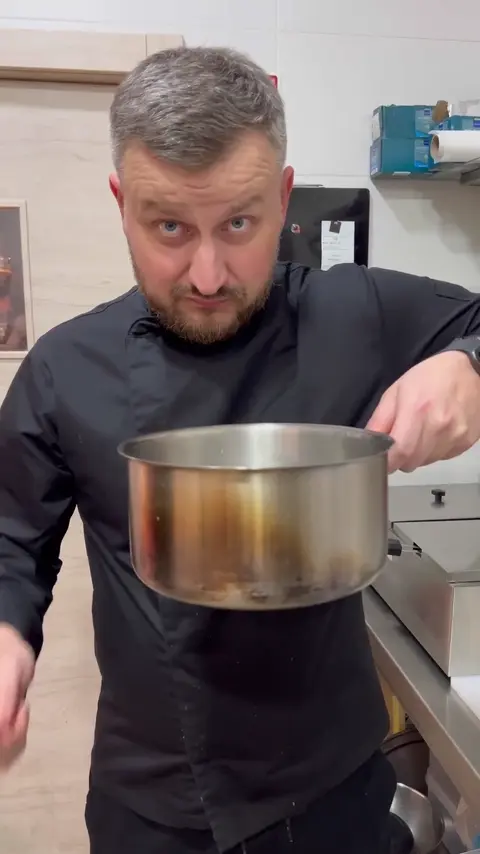 Lifehack with spoon.