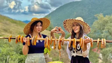 لێنانی کولەکە لەگەڵ گۆشت + دروستکردنی شیرینی کولەکە