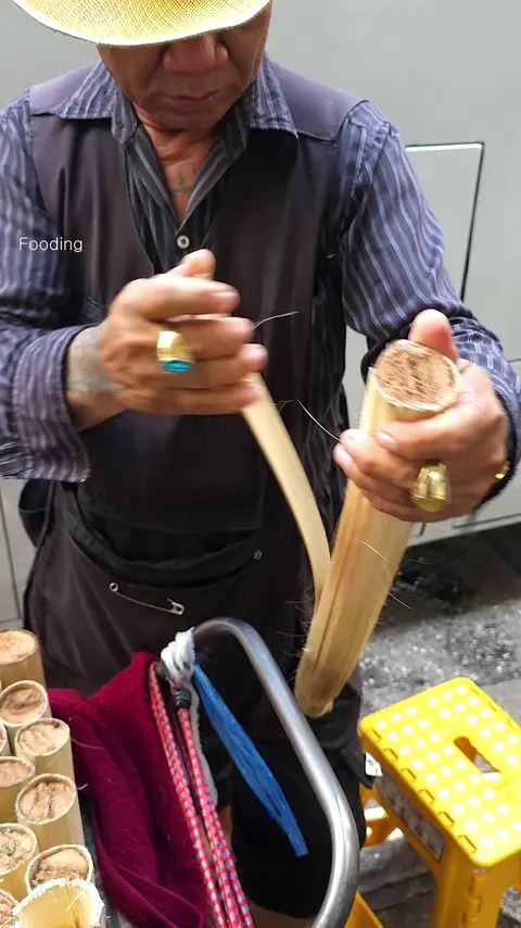Must try! Coconut Milk Sticky Rice Packed in a Bamboo Tube