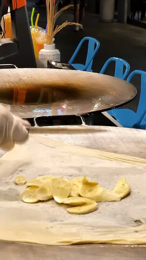 Sweet Chocolate Roti is a Must-Try When in Bangkok - Thai Street Food