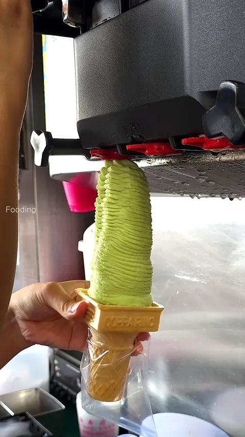 Must Try! Amazing 77-Layer Ice-Cream From Taiwanese Expert Girl