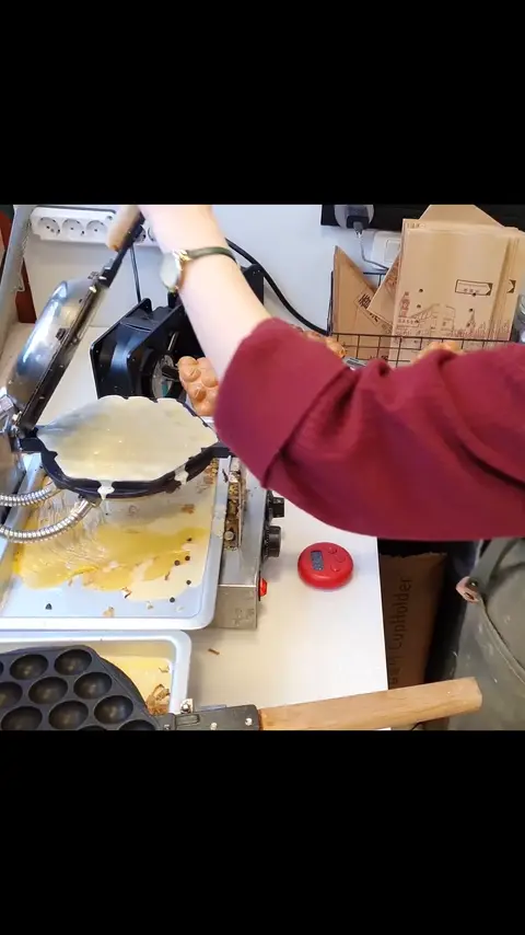 The Most Famous Bubble Waffle in Hongdae, Korea
