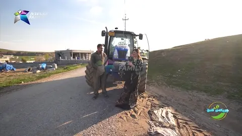 به‌شێوازێكی سه‌یر تراكتۆر لێده‌خورێت