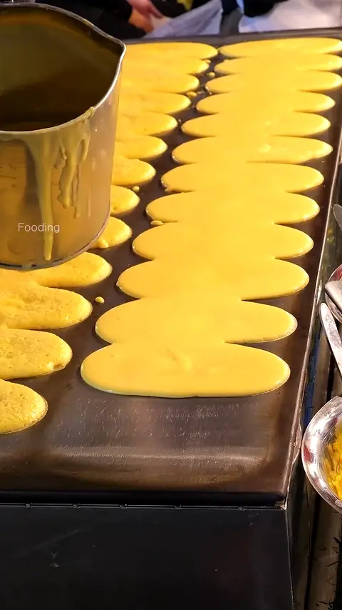 Must Try! Beautiful Girl's Mini Crepes - Thai Street Food