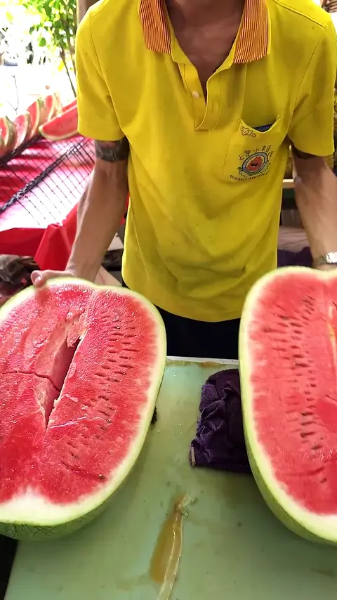 Giant Fruit! Taiwanese Giant Watermelon Cutting Skills
