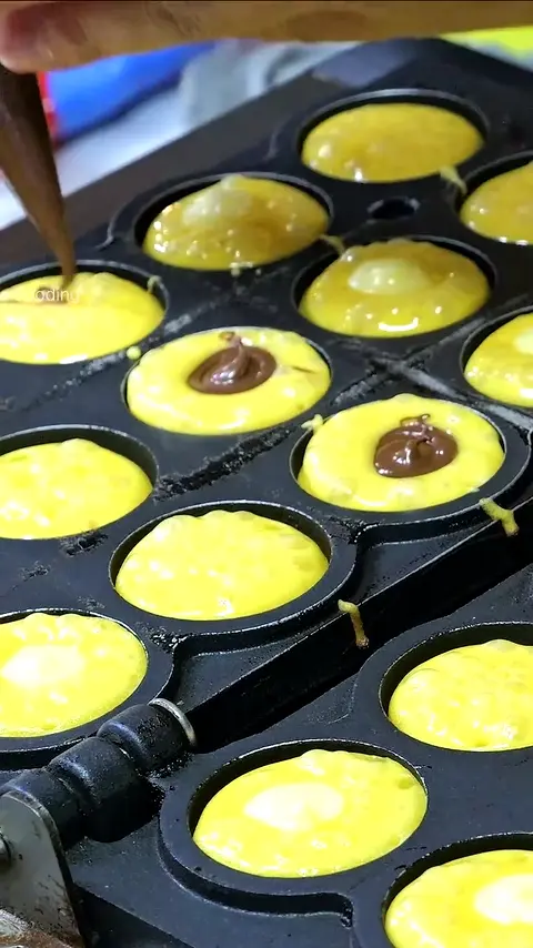 Satisfying! So Cute Emoji Pancakes - Malaysian Street Food