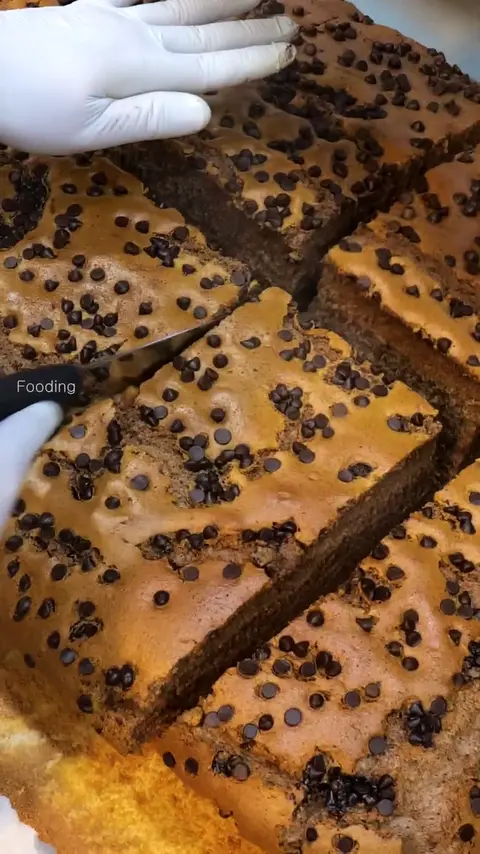 Precisely Cutting a Variety of Fluffy Giant Castella - Korean Street Food