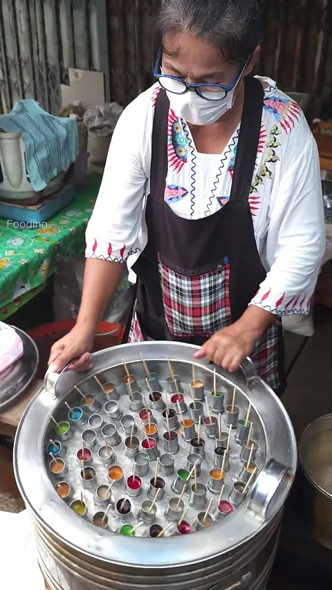Amazing Maeklong Railway Market Ice Cream - Thai Street Food