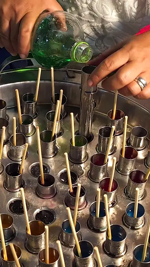 Shake it up_! Amazing carbonated ice cream - Thai Street Food