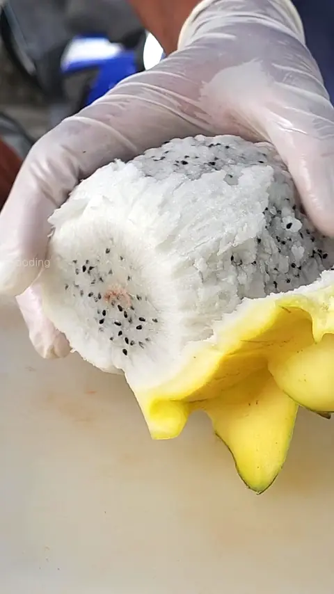 Must Try! Amazing Yellow Dragon Fruit Cutting Skills - Thai Street Food