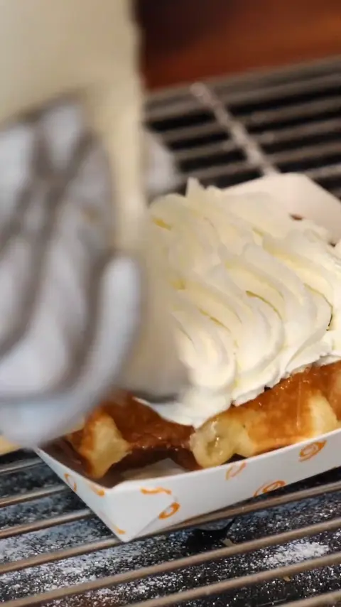 Best Belgian Waffle _ Strawberry Whipped Cream Waffle _ Korean Street Food