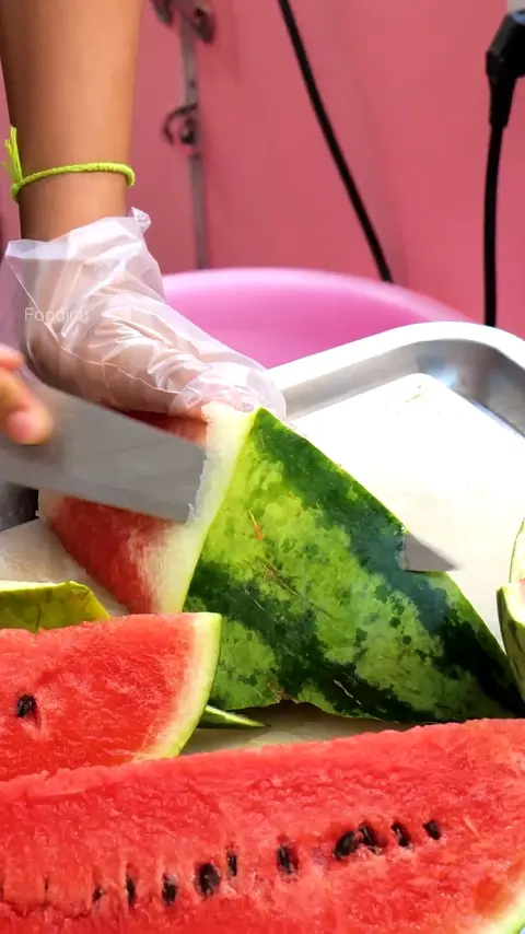 Watermelon Juice Made by a Night Market Girl - Thai Street Food