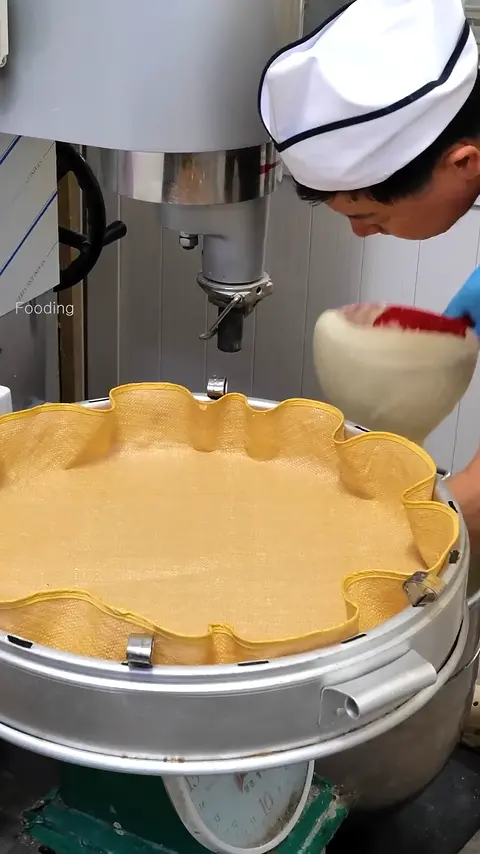 Amazing!! Flying Giant Cake Made With Traditional Korean Liquor - Korean Street Food