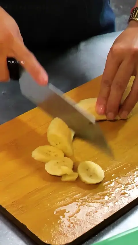 Amazing Egg Banana Roti is a Must-Eat when in Bangkok - Thai Street Food