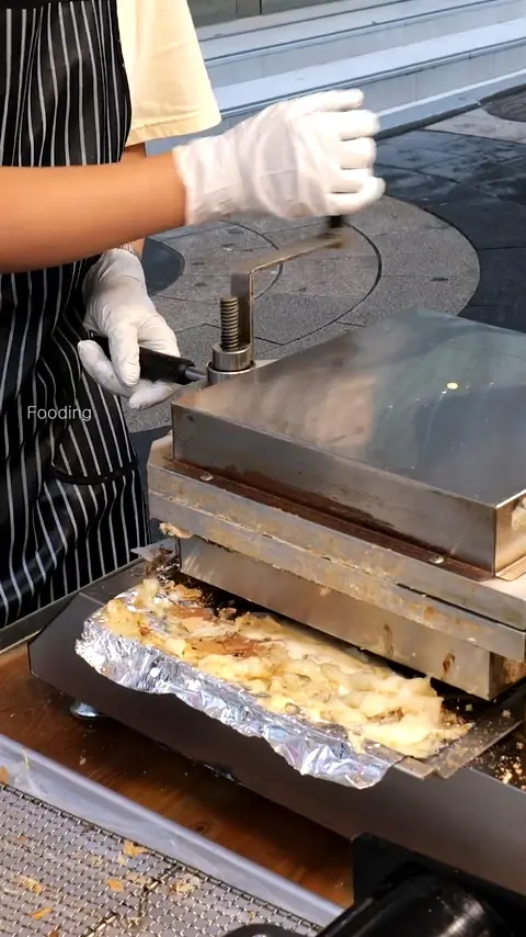 Mysterious 1-Minute Fossil Snacks in Myeongdong - Korean Street Food
