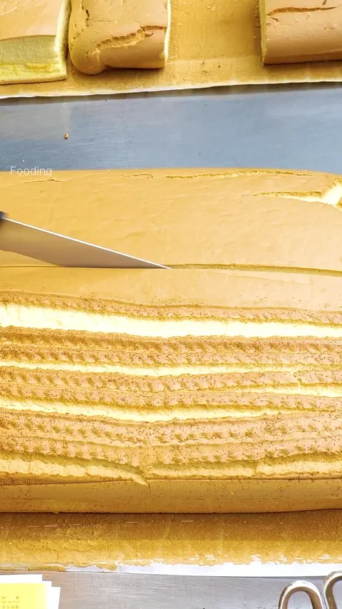 Who is Better_ Amazing Taiwanese Tamsui Giant Castella Cutting Skills