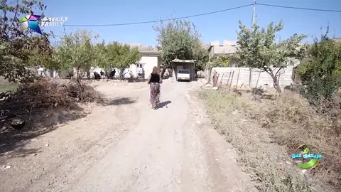 باسی مێخه‌ك (قه‌نه‌فر) و  به‌روبومی خۆمالێی ده‌كه‌ن.