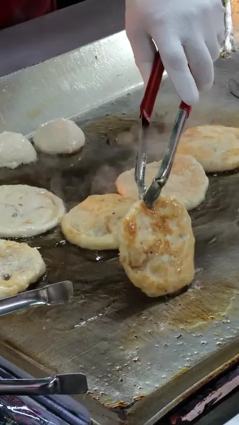 Korean Famous Dancing Brother And Sister's Hotteok - Korean Street Food