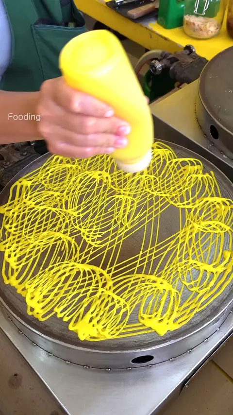 Holes all over_! Amazing yellow unique crepe  - Thai Street Food