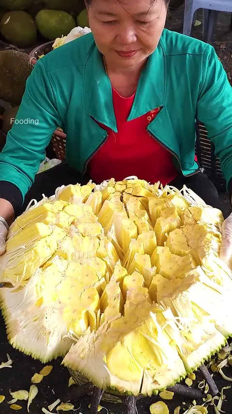 Amazing Thai Giant Jackfruit Cutting Skills