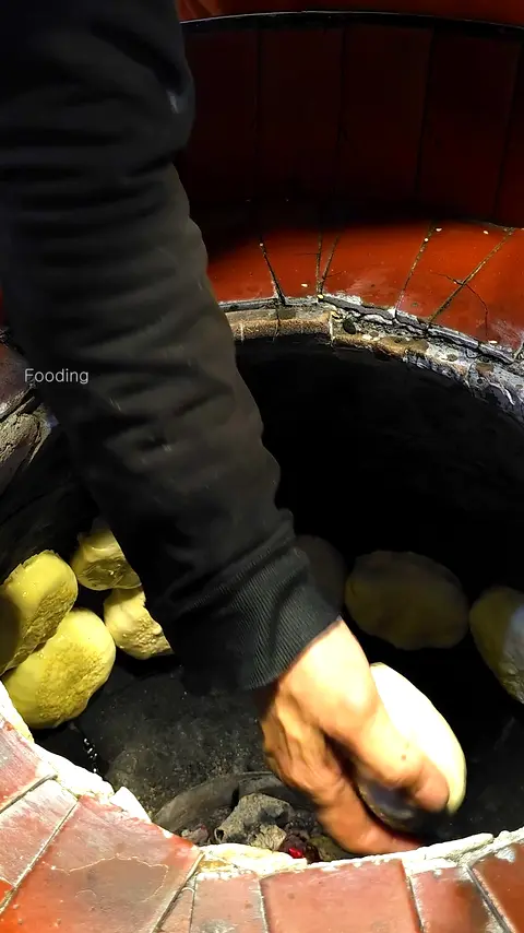 Must Try!! Amazing Pepper Bread with Crazy Fillings - Taiwanese Street Food
