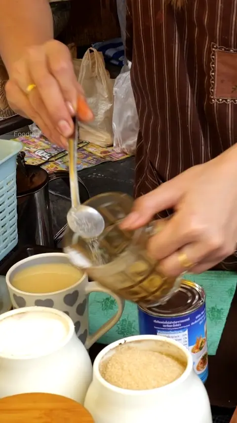The Most Famous $1 Morning Coffee Girl in Bangkok(PloySai Coffee) - Thai Street Food