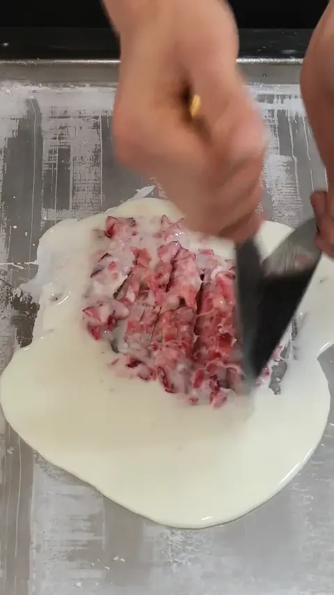 Gelato Ice-Cream Rolled On Iron Plate At -30 Degrees Celsius - Korean Street Food