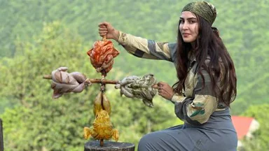 تامی بریانی مریشک لەگەڵ سۆسی هەنگوین لە گوندی شاخاوی!