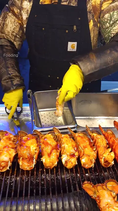 Grilled Lobster, The Most Expensive Street Food in Myeongdong - Korean Street Food