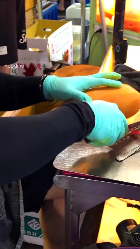 Must Try! Amazing Taiwanese Papaya Milk Shake - Fruit Cutting Skills
