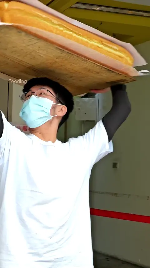 Amazing Original Taiwanese Fluffy King Castella Cutting Skills - Taiwanese Street Food