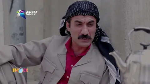 حاجی جادر له‌ كۆڵان خه‌ریكی چاودێری كردنی خه‌ڵكه‌ و تعلیق له‌ خه‌ڵك ده‌دات !?
