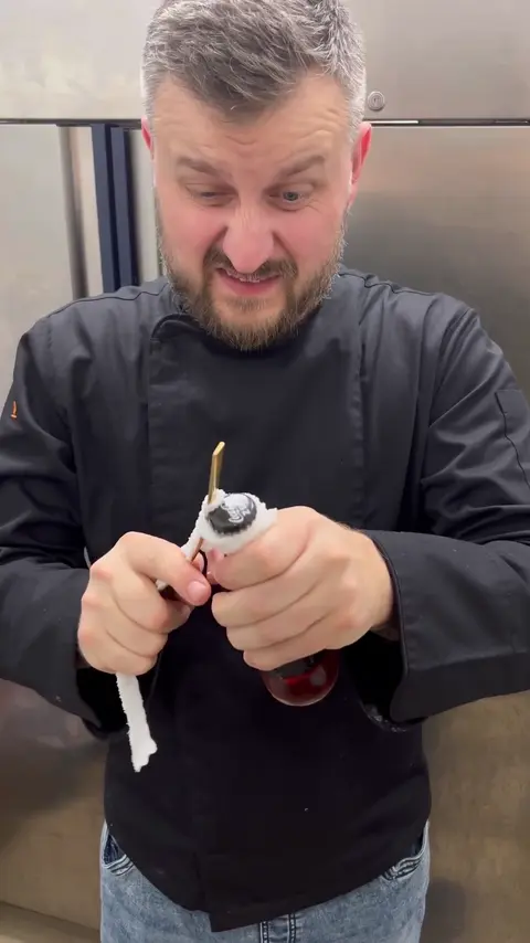 Lifehack. How to open bottle.