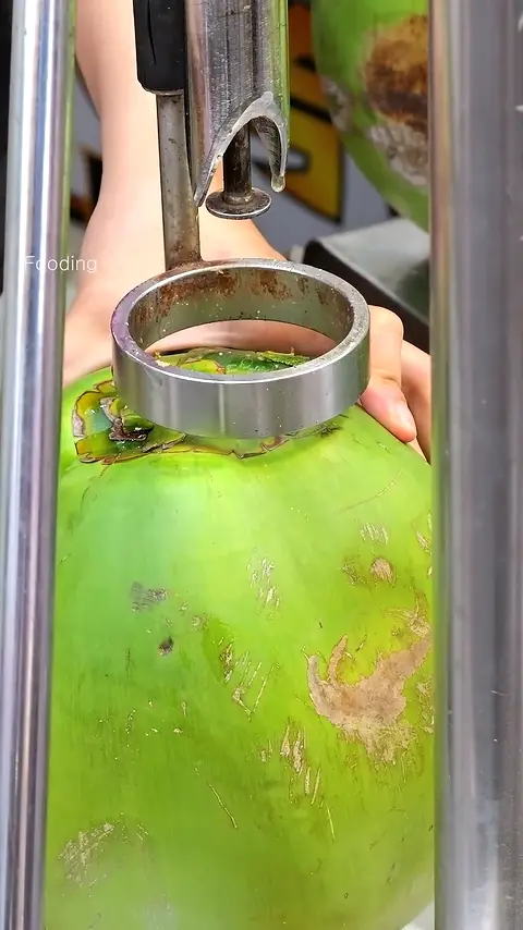 Amazing Taiwanese Girl's Coconut Juice - Fruit Cutting Skills
