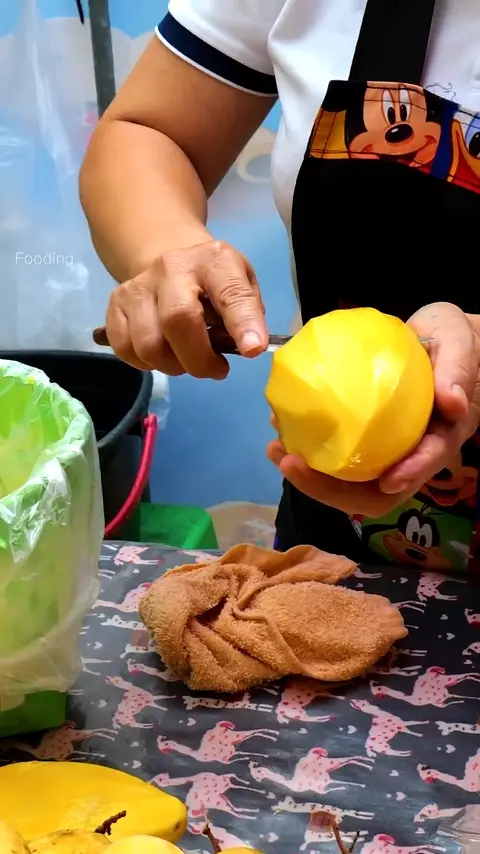 Must Try!! Amazing Mango Sticky Rice with Coconut Milk - Thai Street Food