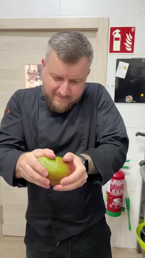 Lifehack with mango. How to peel it. ???