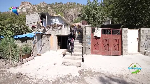له‌ ده‌ڤه‌ری مه‌له‌كان خه‌ڵكی به‌ كارو پیشه‌ی جیاجیا خه‌ریكن.