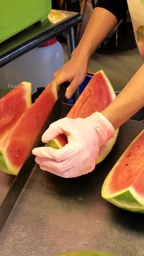 Must Try! Amazing Giant Watermelon Juice - Taiwanese Street Food
