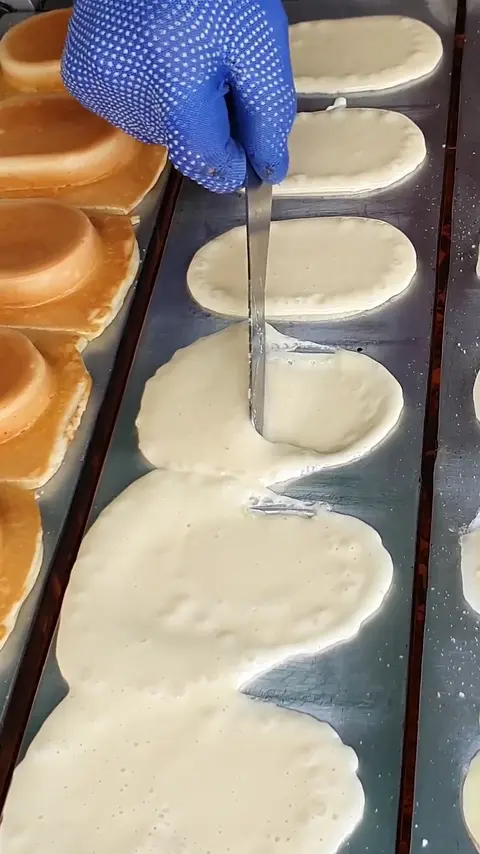 Korean Style Egg Bread - Best Snack In Korea