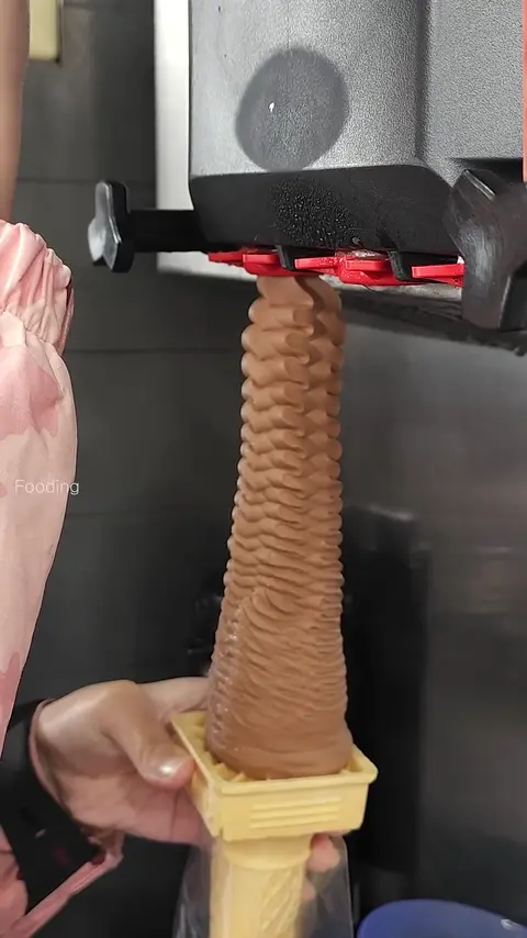 Is it possible_! Over 50cm Chocolate Ice Cream from a Taiwanese Master Girl