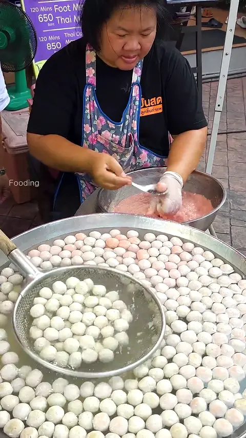 So Cute_! Aunt's Amazing Fish Ball Making Skills - Thai Street Food