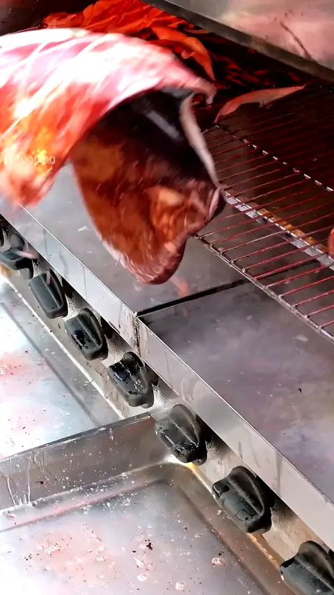 Must Try! Grilled Super Giant Squid Fin - Taiwanese Street Food
