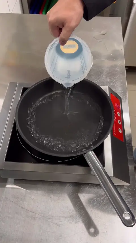 Food tricks. Egg soup.