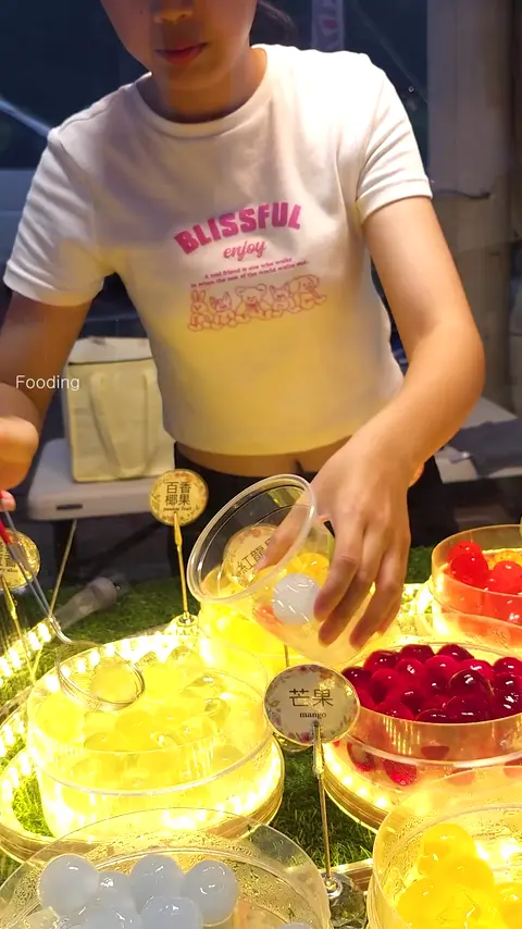 17 Year Old Taiwanese Girl Sells Jelly Ball To Pay For School  - Taiwanese Street Food