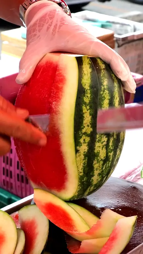 Beard Uncle's Amazing Watermelon Cutting Skills - Thai Street Food