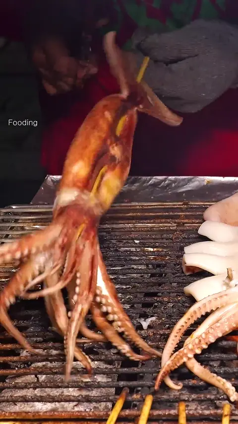 Must Eat! Taiwan's Famous Grilled Whole Squid - Taiwanese Street Food