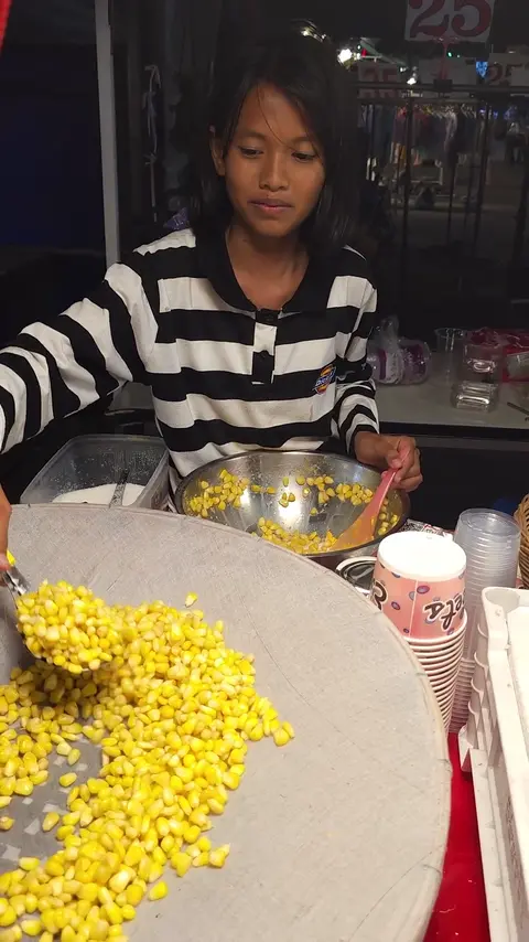 So Cute & Shy Thai Girl's Corn Butter - Thai Street Food