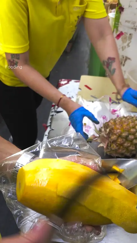 Amazing Taiwanese Super Giant Mango Cutting Skills - Taiwanese Street Food