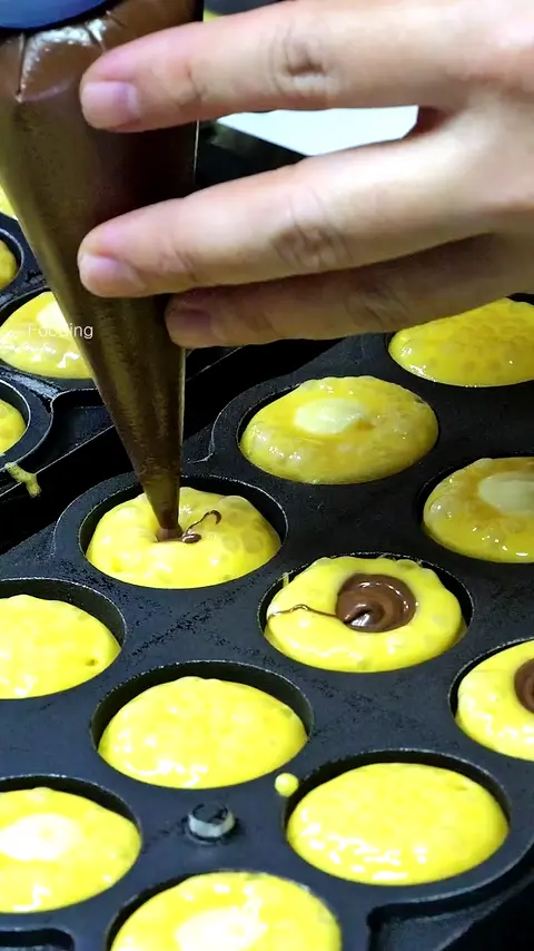 Amazing! So Cute Smile Emoji Waffle - Malaysian Street Food
