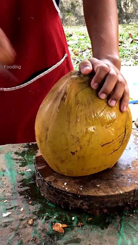 Amazing! Only 1$ Golden Coconut Cutting Skills - Fruit Cutting Skills
